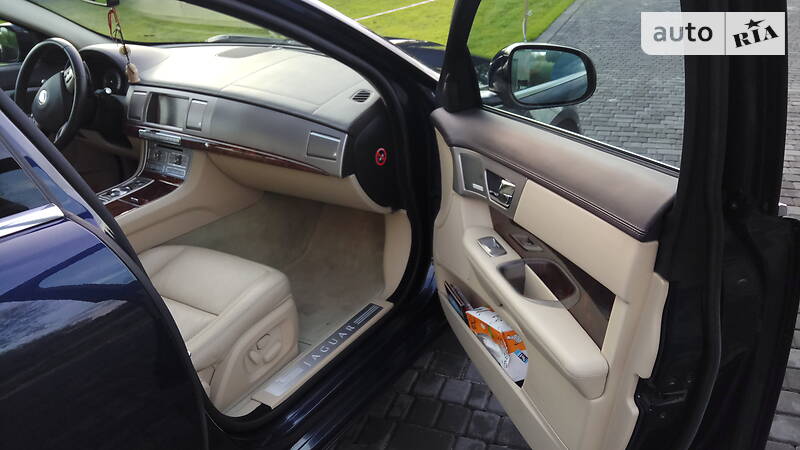 Седан Jaguar XF 2010 в Фастове