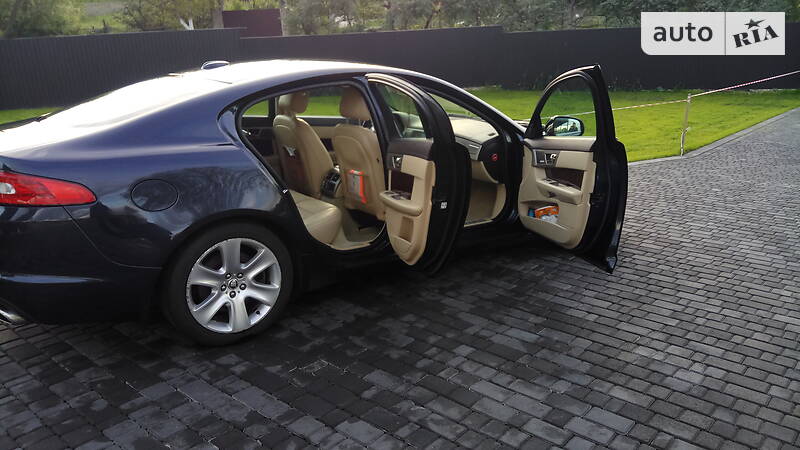 Седан Jaguar XF 2010 в Фастове