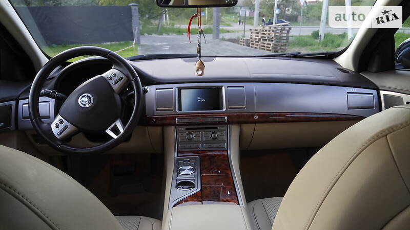 Седан Jaguar XF 2010 в Фастове