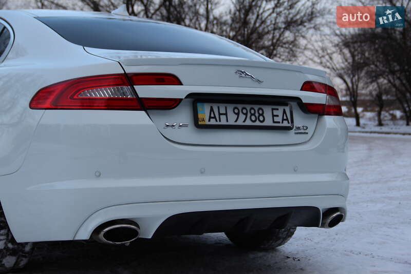 Седан Jaguar XF 2013 в Покровске