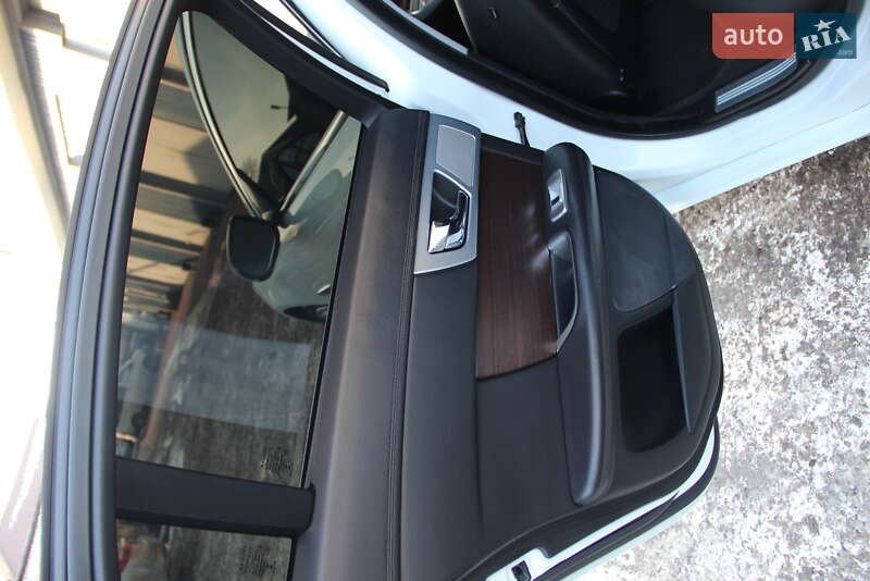 Седан Jaguar XF 2013 в Покровске