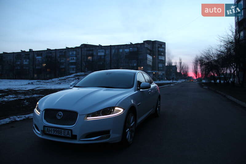 Седан Jaguar XF 2013 в Покровске