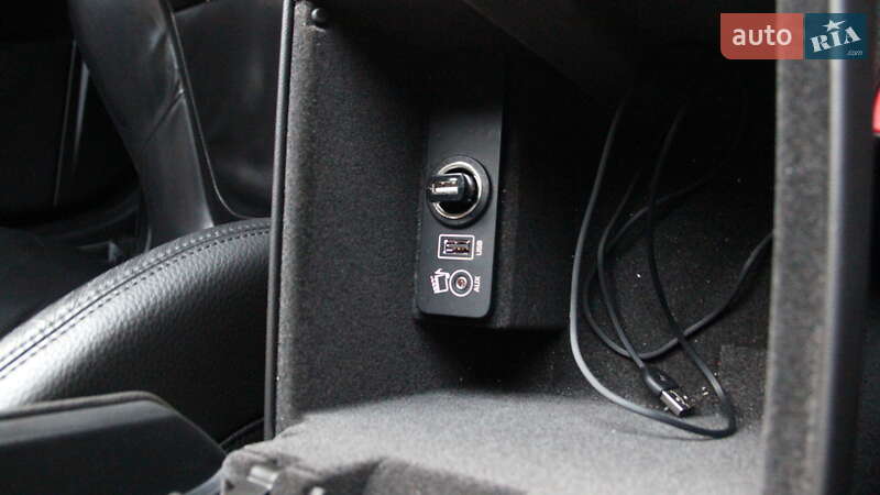 Седан Jaguar XF 2013 в Покровске