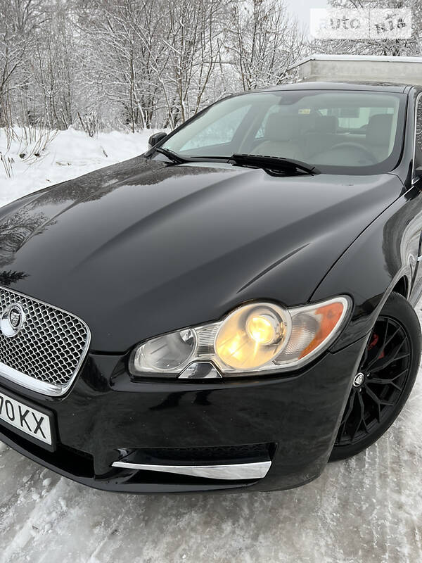 Седан Jaguar XF 2009 в Львове