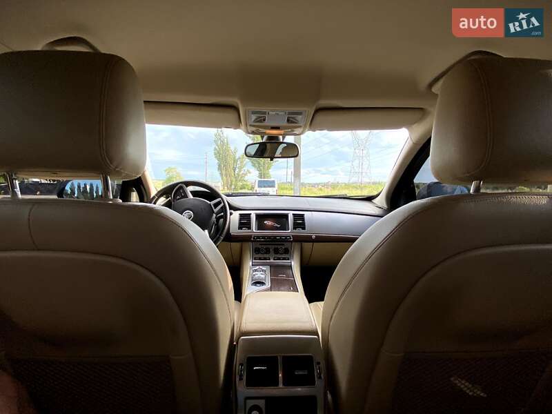 Седан Jaguar XF 2013 в Рівному