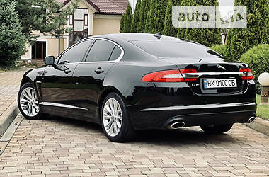 Седан Jaguar XF 2013 в 