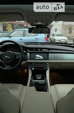 Седан Jaguar XF 2016 в Одесі