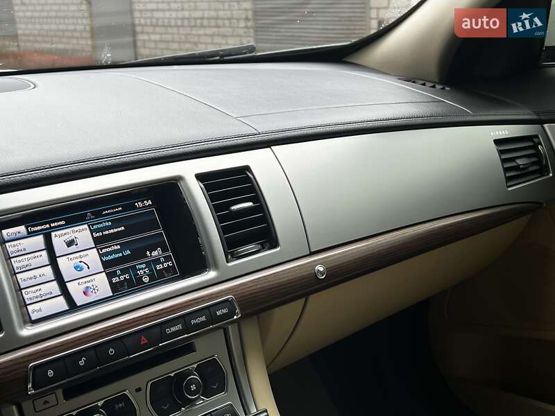 Седан Jaguar XF 2015 в Днепре