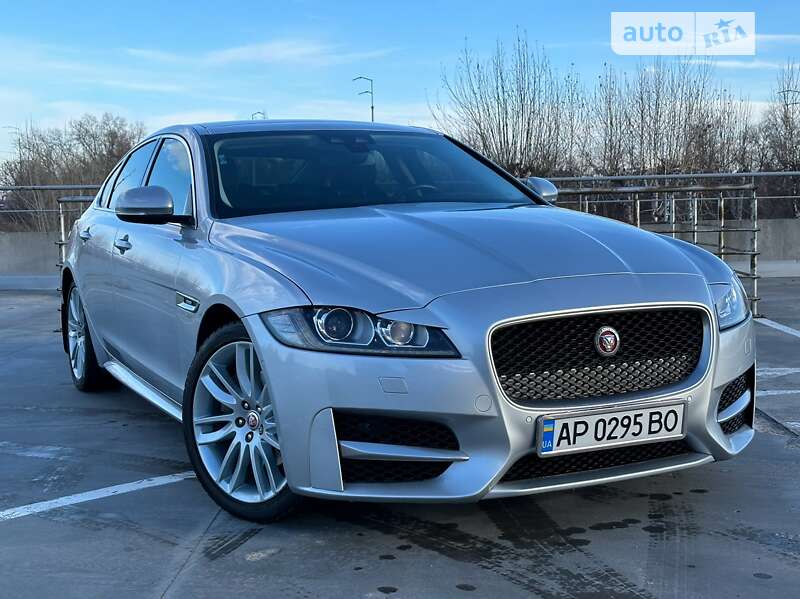 Седан Jaguar XF 2018 в Киеве