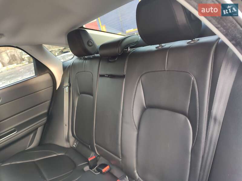 Седан Jaguar XF 2015 в Тячеві