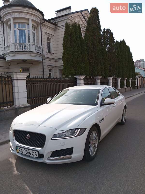 Седан Jaguar XF 2016 в Києві