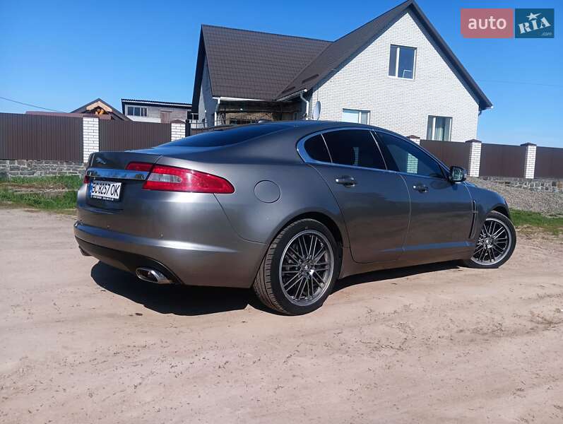 Седан Jaguar XF 2008 в Радомышле