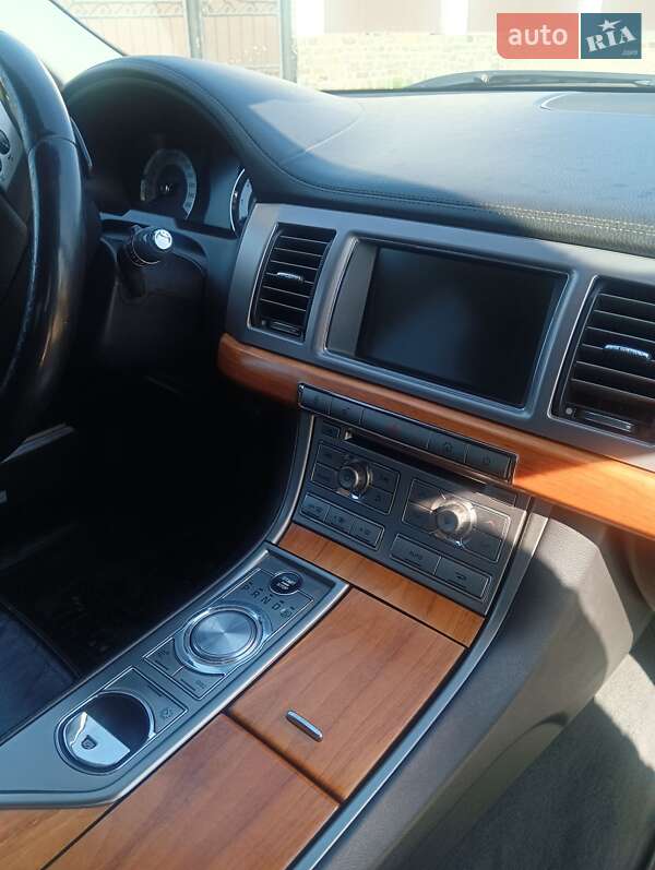 Седан Jaguar XF 2008 в Радомышле