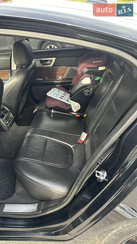 Седан Jaguar XF 2013 в Дніпрі