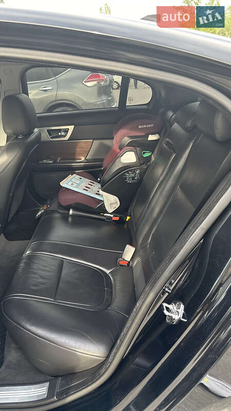 Седан Jaguar XF 2013 в Дніпрі