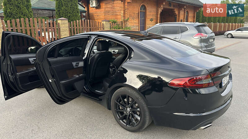 Седан Jaguar XF 2013 в Дніпрі