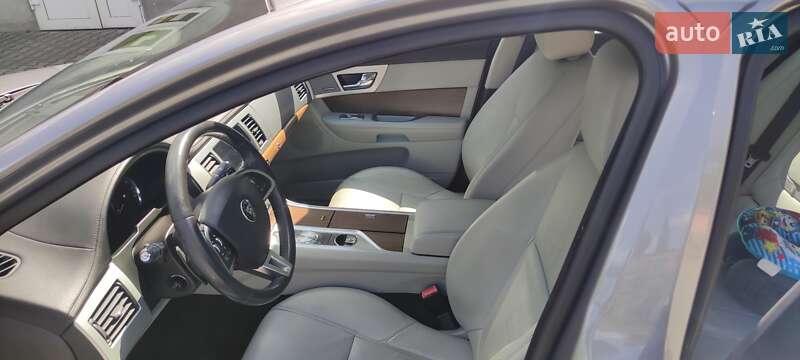 Седан Jaguar XF 2014 в Тернополе