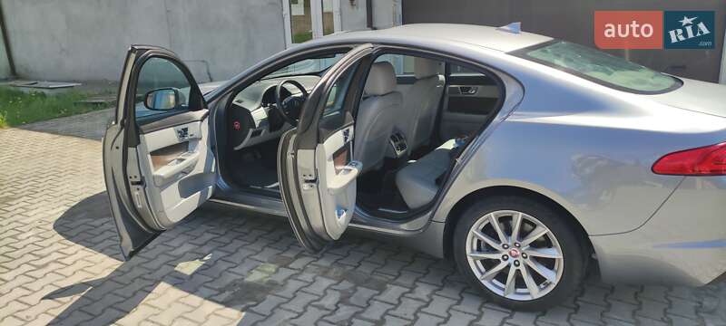 Седан Jaguar XF 2014 в Тернополе