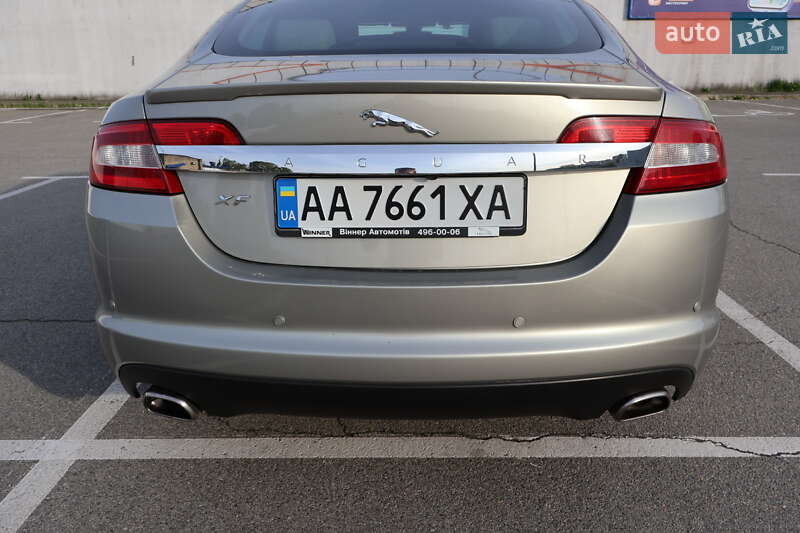 Седан Jaguar XF 2010 в 
