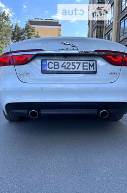 Седан Jaguar XF 2016 в Чернігові