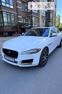 Седан Jaguar XF 2016 в Чернігові