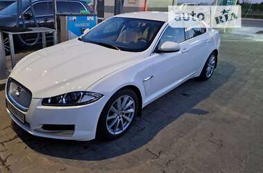 Седан Jaguar XF 2013 в Бучі