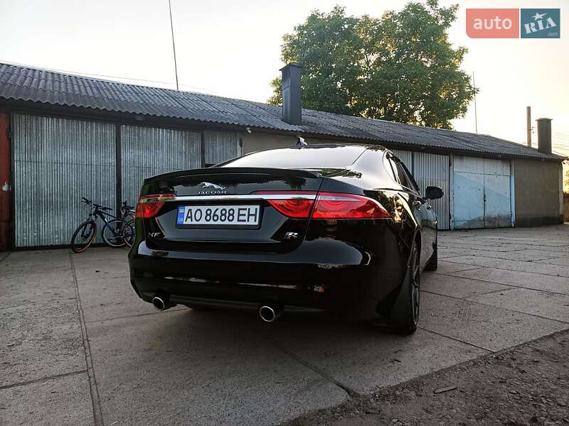 Седан Jaguar XF 2015 в Тячеві