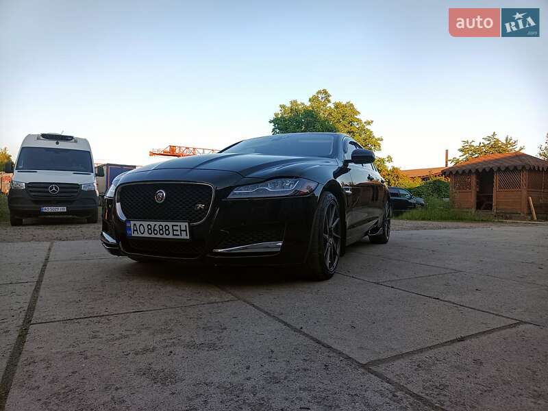 Седан Jaguar XF 2015 в Тячеві