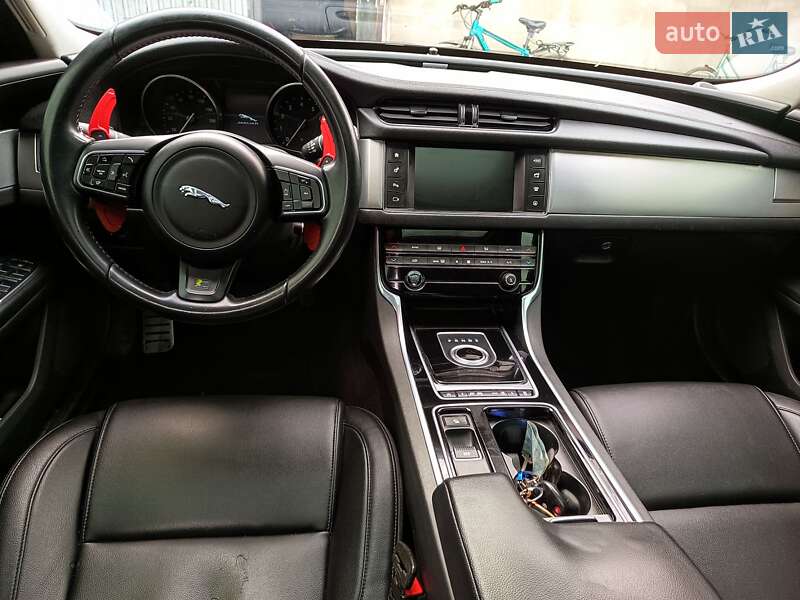 Седан Jaguar XF 2015 в Тячеві