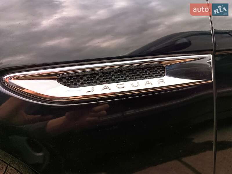 Седан Jaguar XF 2015 в Тячеві