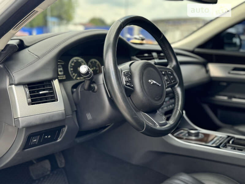 Седан Jaguar XF 2016 в Коломые фото 65 Седан Jaguar XF 2016 в Коломые