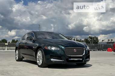 Седан Jaguar XF 2015 в Киеве