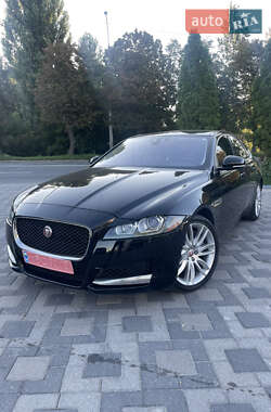 Седан Jaguar XF 2016 в 