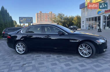 Седан Jaguar XF 2016 в 