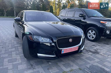 Седан Jaguar XF 2016 в 