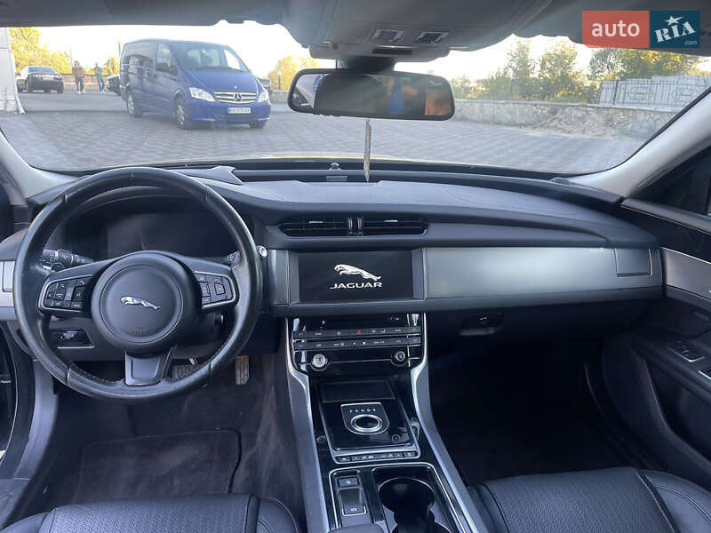 Седан Jaguar XF 2016 в Хмельницком