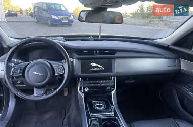 Седан Jaguar XF 2016 в 