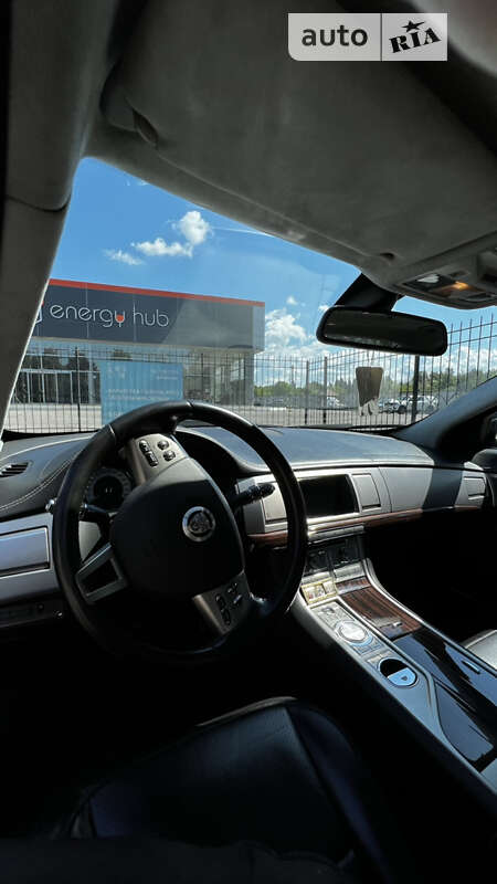 Седан Jaguar XF 2010 в Кременчуге