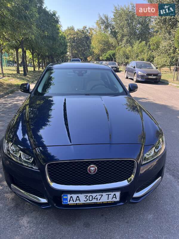Седан Jaguar XF 2017 в Киеве
