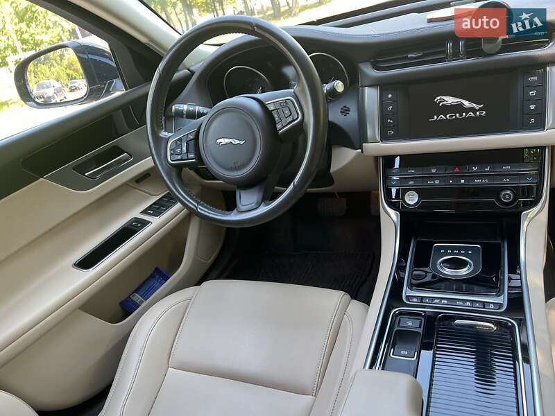 Седан Jaguar XF 2017 в Киеве