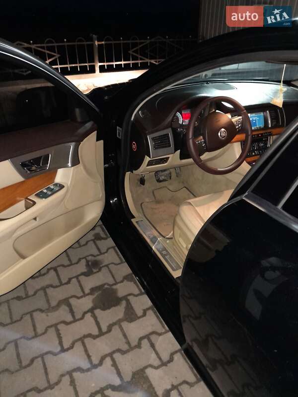 Седан Jaguar XF 2009 в Казатине