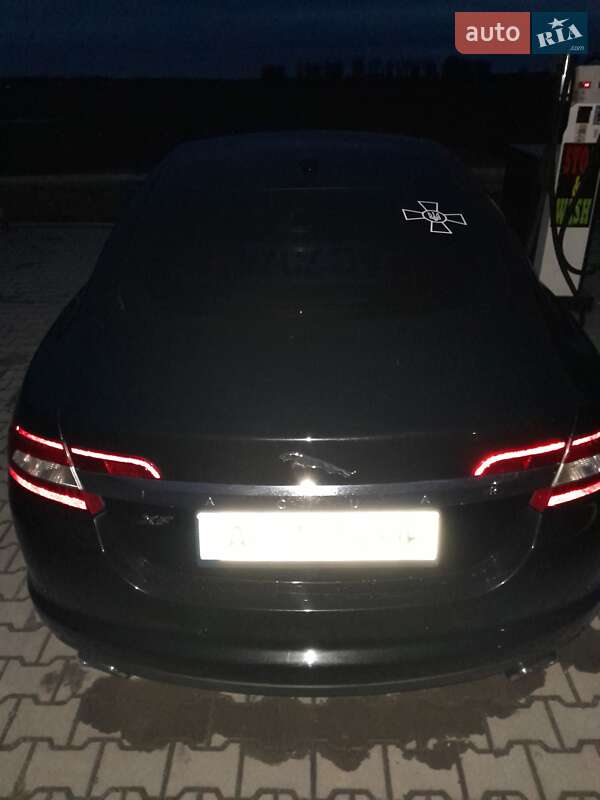 Седан Jaguar XF 2009 в Казатине