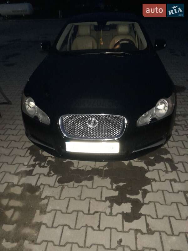 Седан Jaguar XF 2009 в Казатине