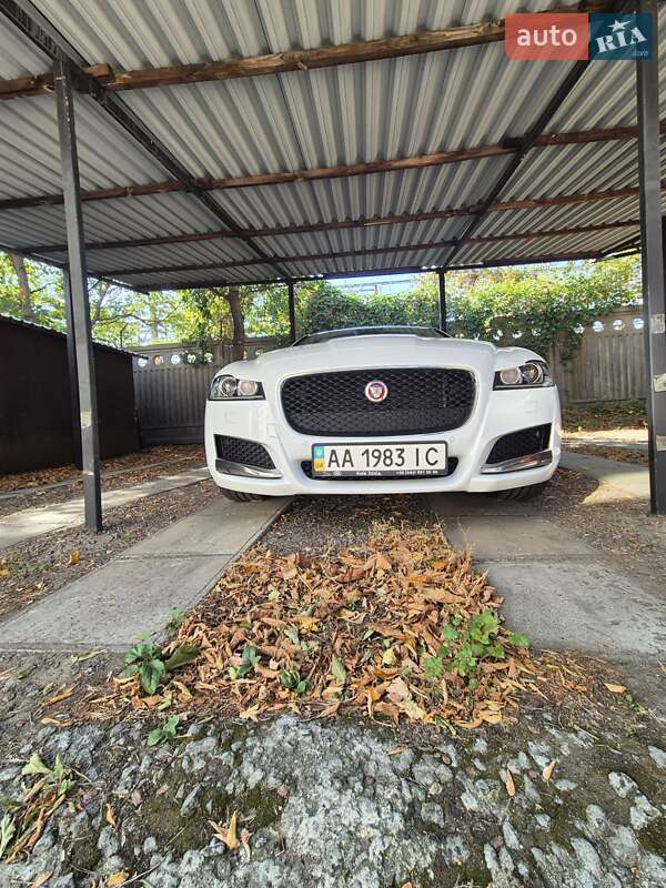 Седан Jaguar XF 2016 в Киеве