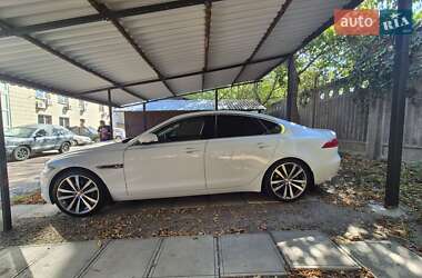 Седан Jaguar XF 2016 в 