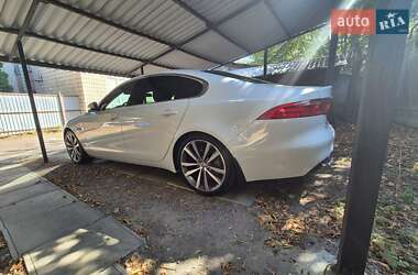 Седан Jaguar XF 2016 в 