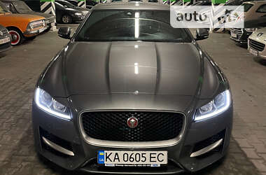 Седан Jaguar XF 2016 в Киеве