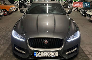 Седан Jaguar XF 2016 в 