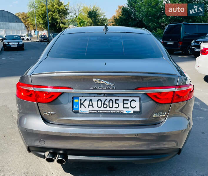 Седан Jaguar XF 2016 в Киеве