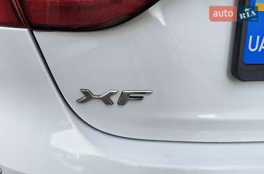 Седан Jaguar XF 2016 в 